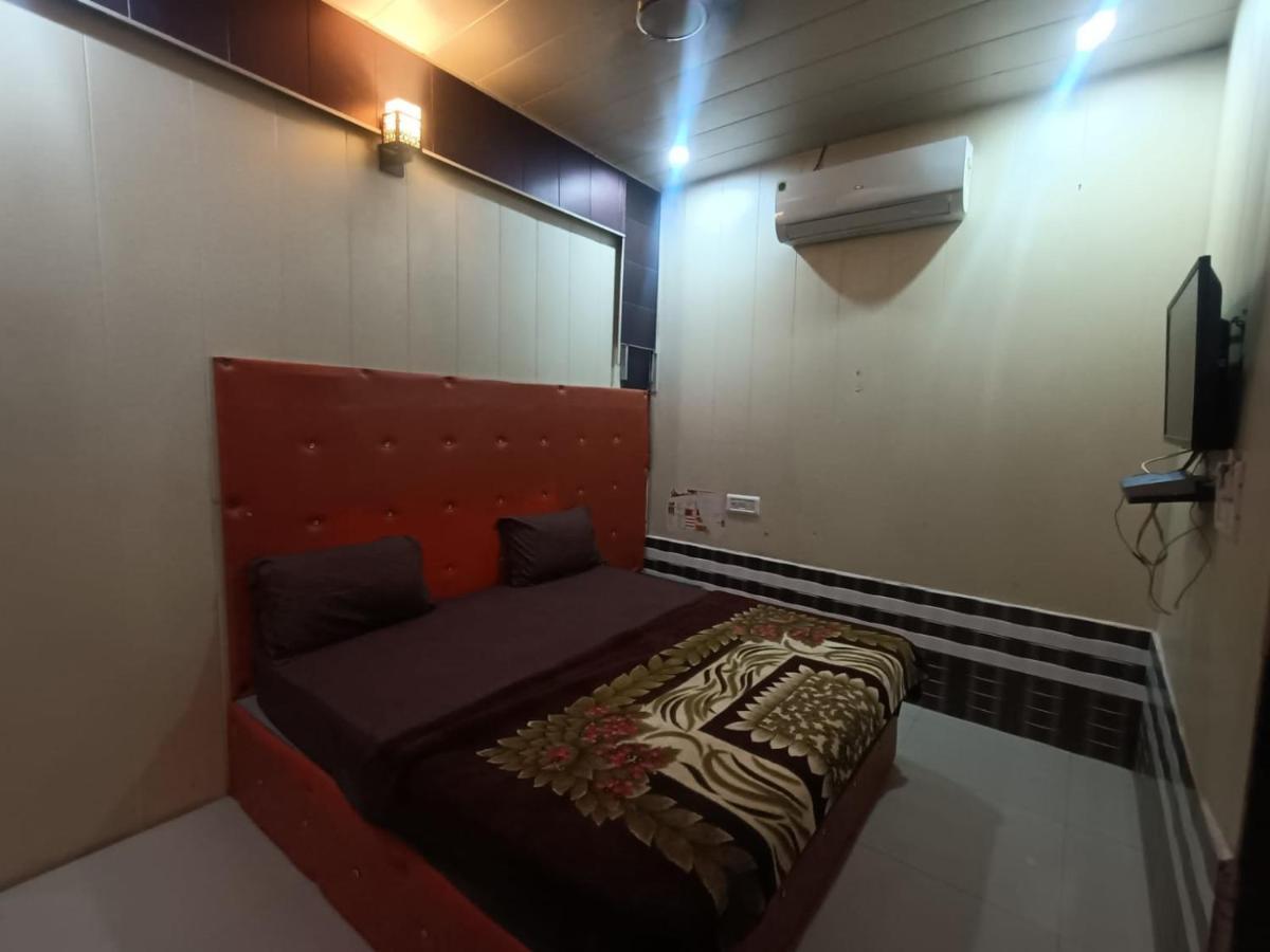 Hotel Yamnotri Dham Vrindāvan Exteriér fotografie