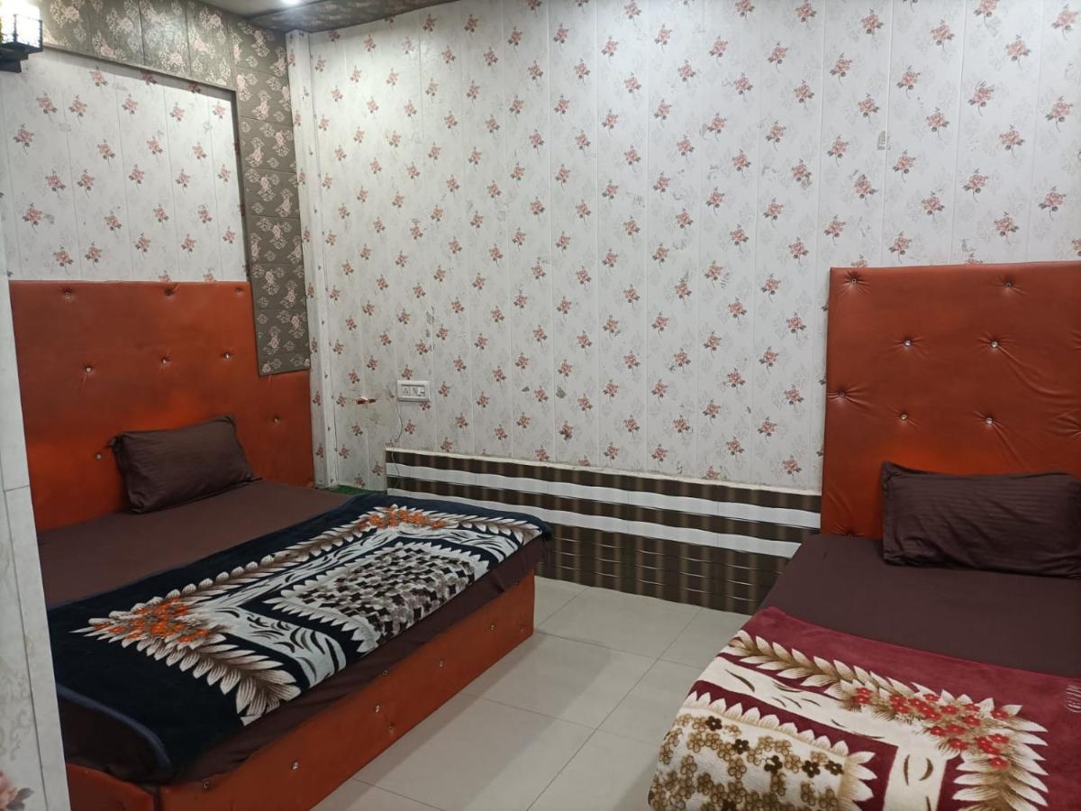 Hotel Yamnotri Dham Vrindāvan Exteriér fotografie