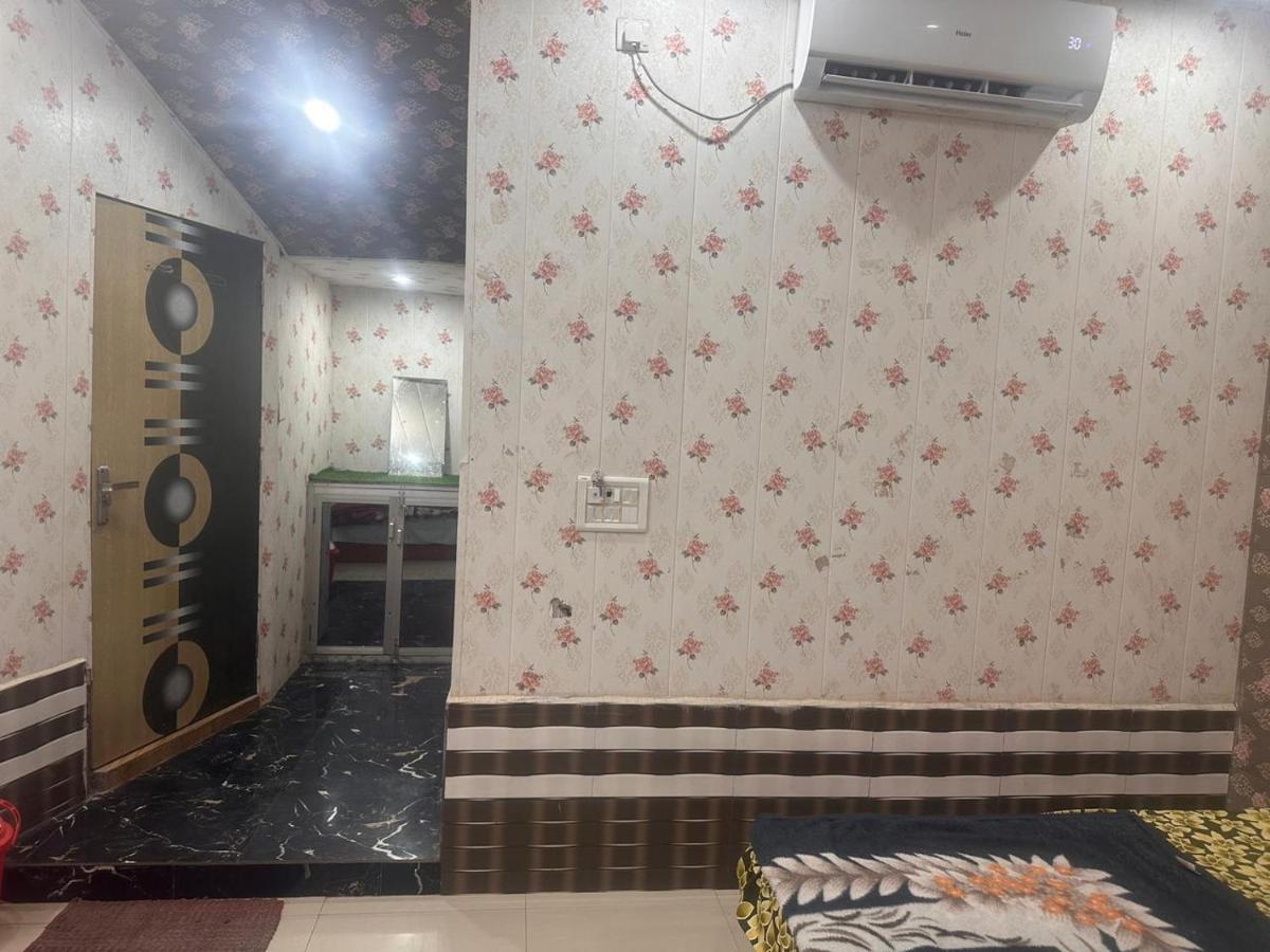 Hotel Yamnotri Dham Vrindāvan Exteriér fotografie