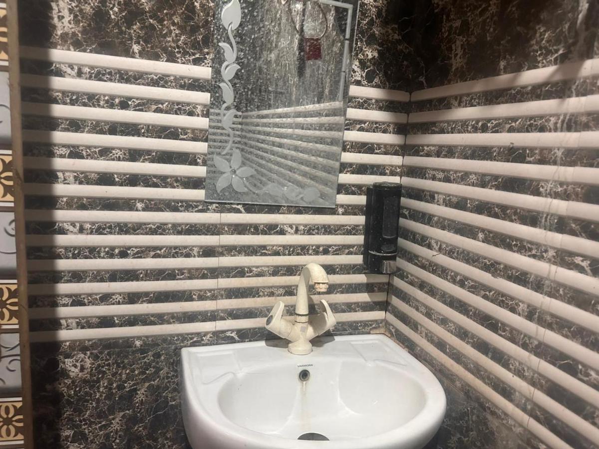 Hotel Yamnotri Dham Vrindāvan Exteriér fotografie